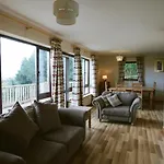 ホテル House &
