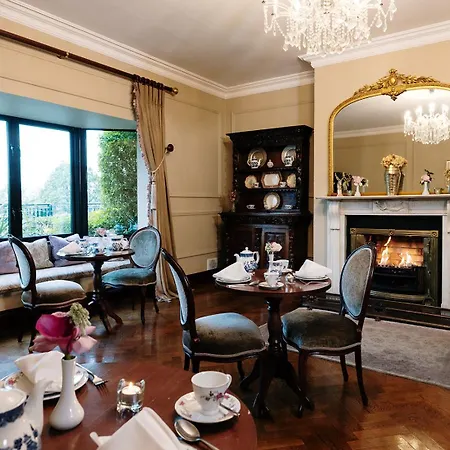 House & Ξενοδοχείο