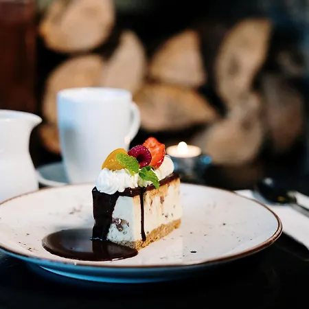 House & Ξενοδοχείο