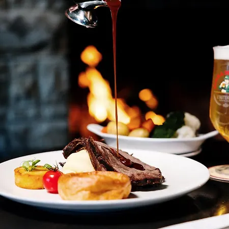 House & Ξενοδοχείο 3*