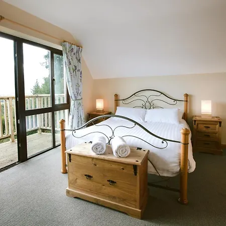 House & Ξενοδοχείο 3*