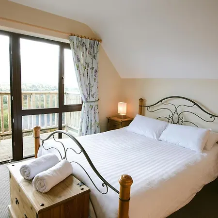 House & Ξενοδοχείο 3*